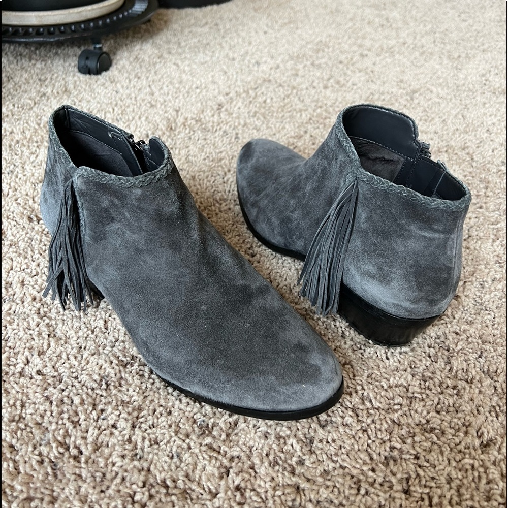 Sam Edelman Gray suede fringed ankle booties size 9.5